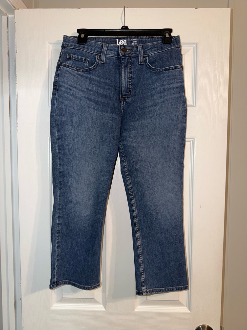 Lee Regular Fit Medium Wash Denim Capri Jeans Size 8 M